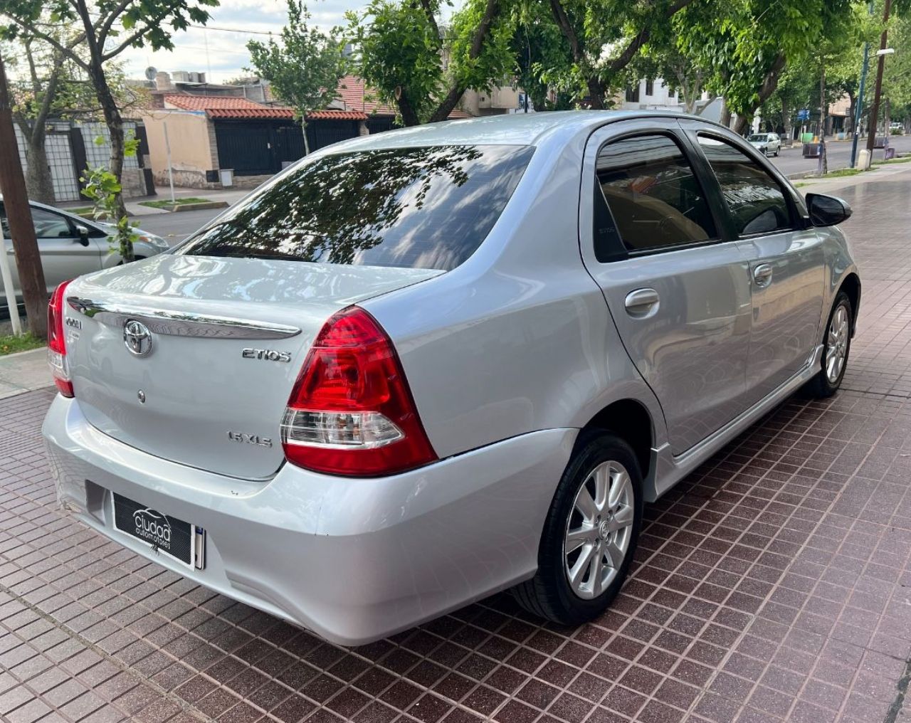 Toyota Etios Usado Financiado en Mendoza, deRuedas