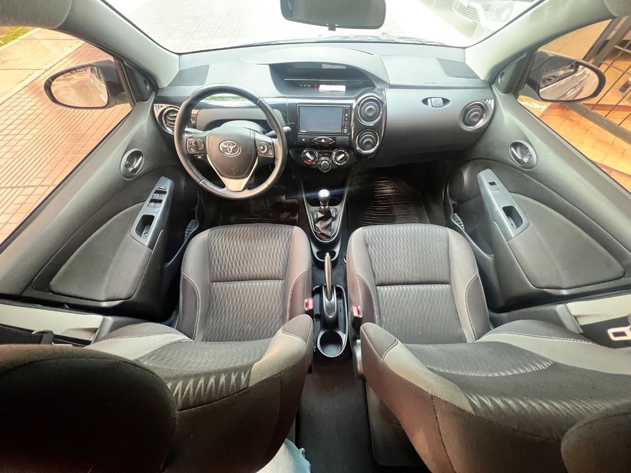 Toyota Etios Usado Financiado en Mendoza, deRuedas