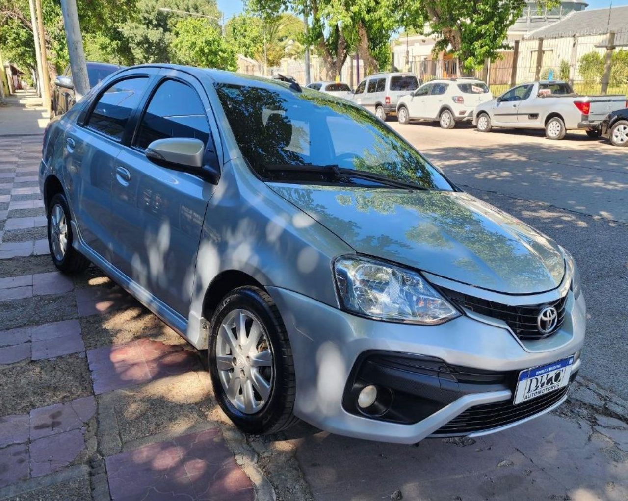Toyota Etios Usado Financiado en Mendoza, deRuedas