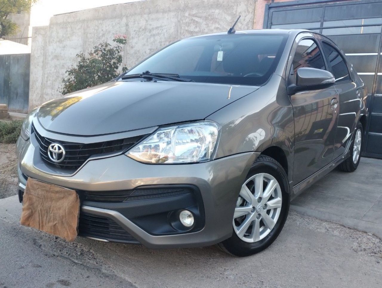 Toyota Etios Usado en Mendoza, deRuedas