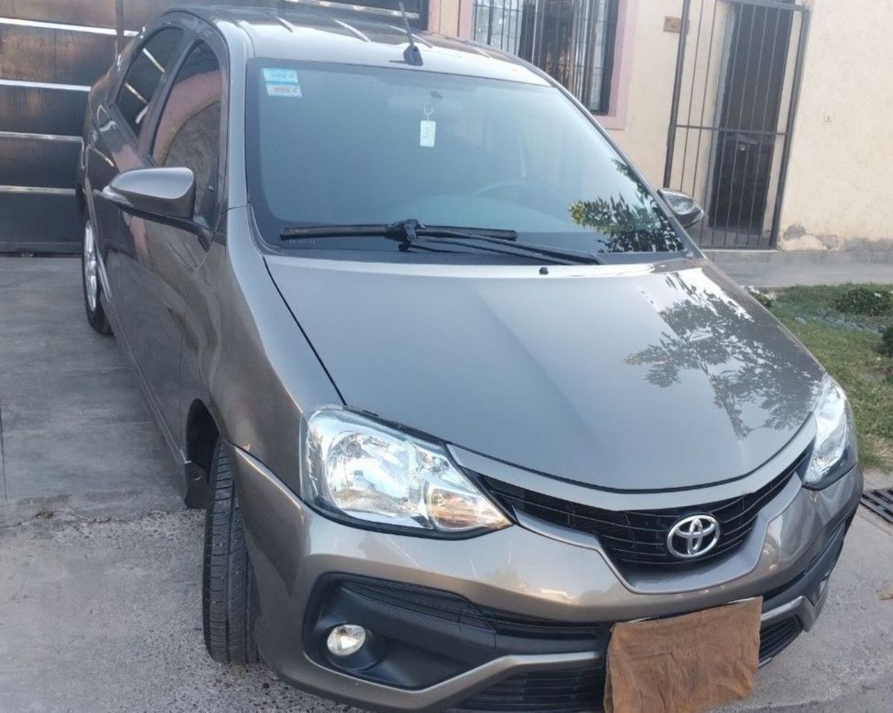 Toyota Etios Usado en Mendoza, deRuedas