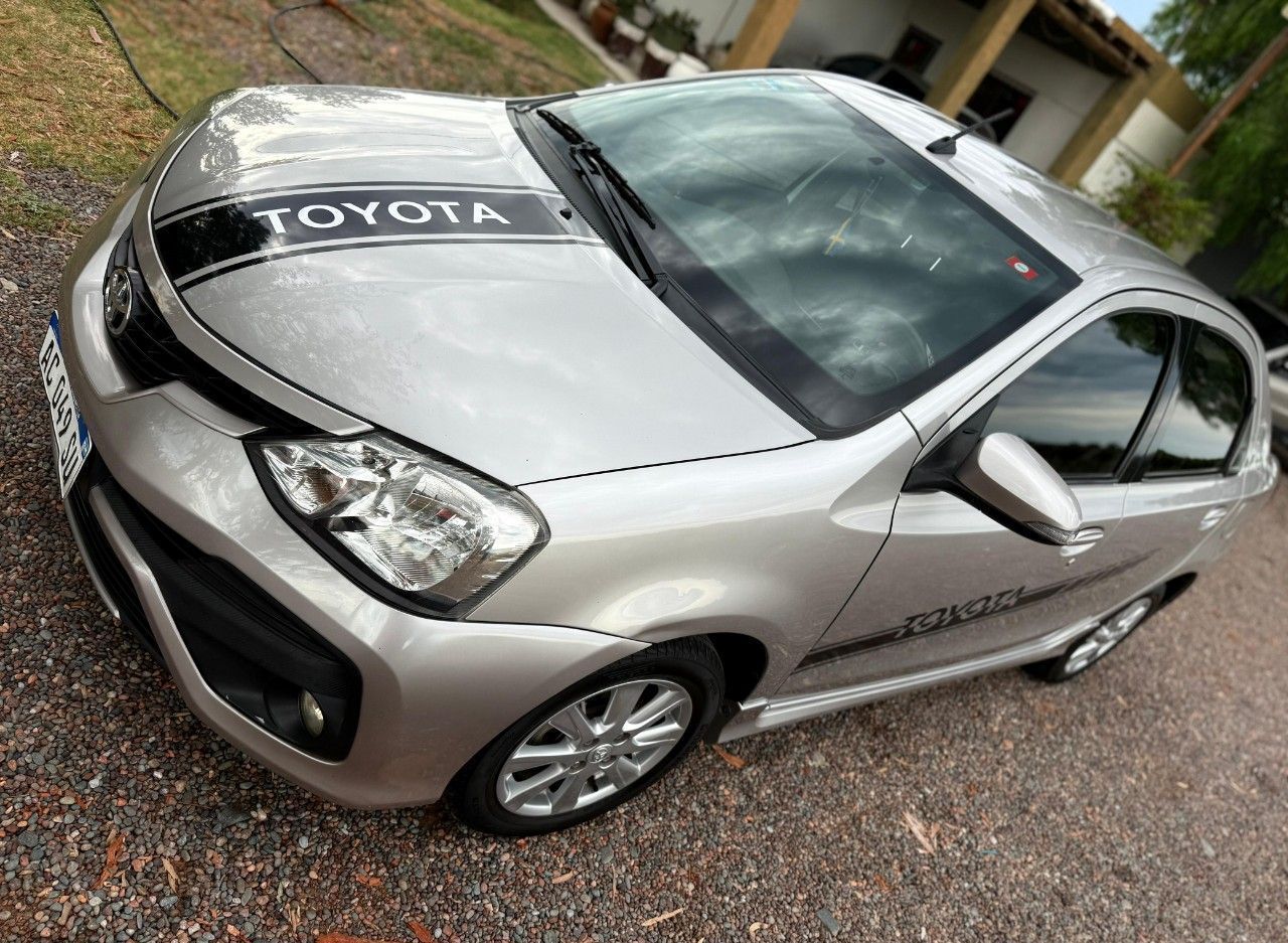 Toyota Etios Usado en San Juan, deRuedas