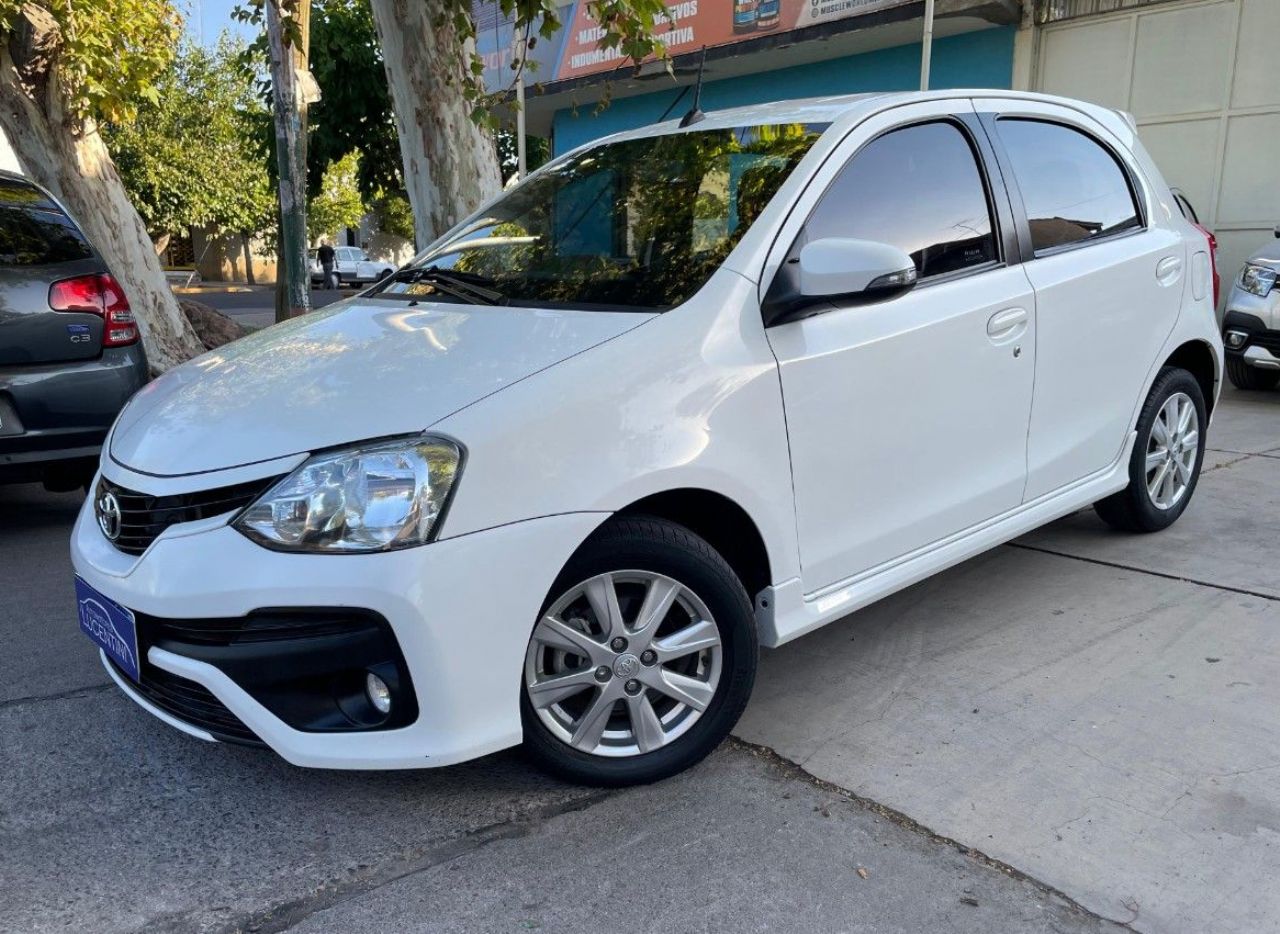 Toyota Etios Usado Financiado en Mendoza, deRuedas