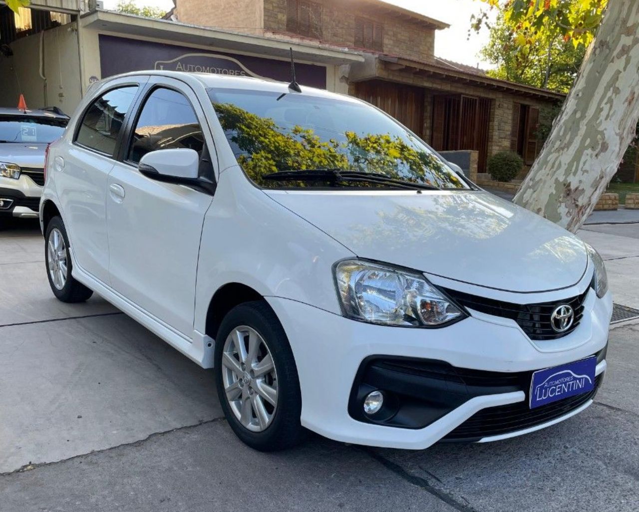Toyota Etios Usado Financiado en Mendoza, deRuedas