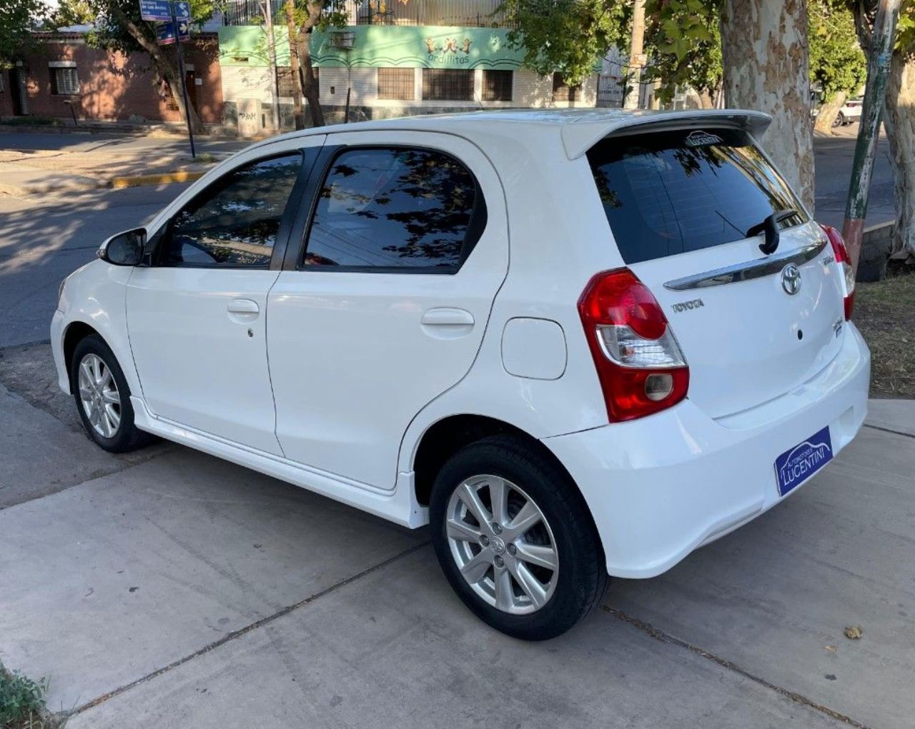 Toyota Etios Usado Financiado en Mendoza, deRuedas