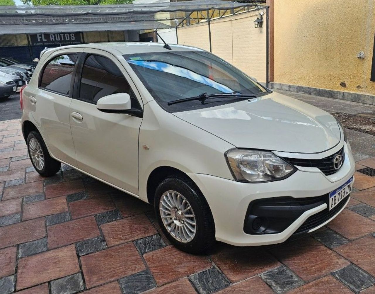 Toyota Etios Usado en Mendoza, deRuedas