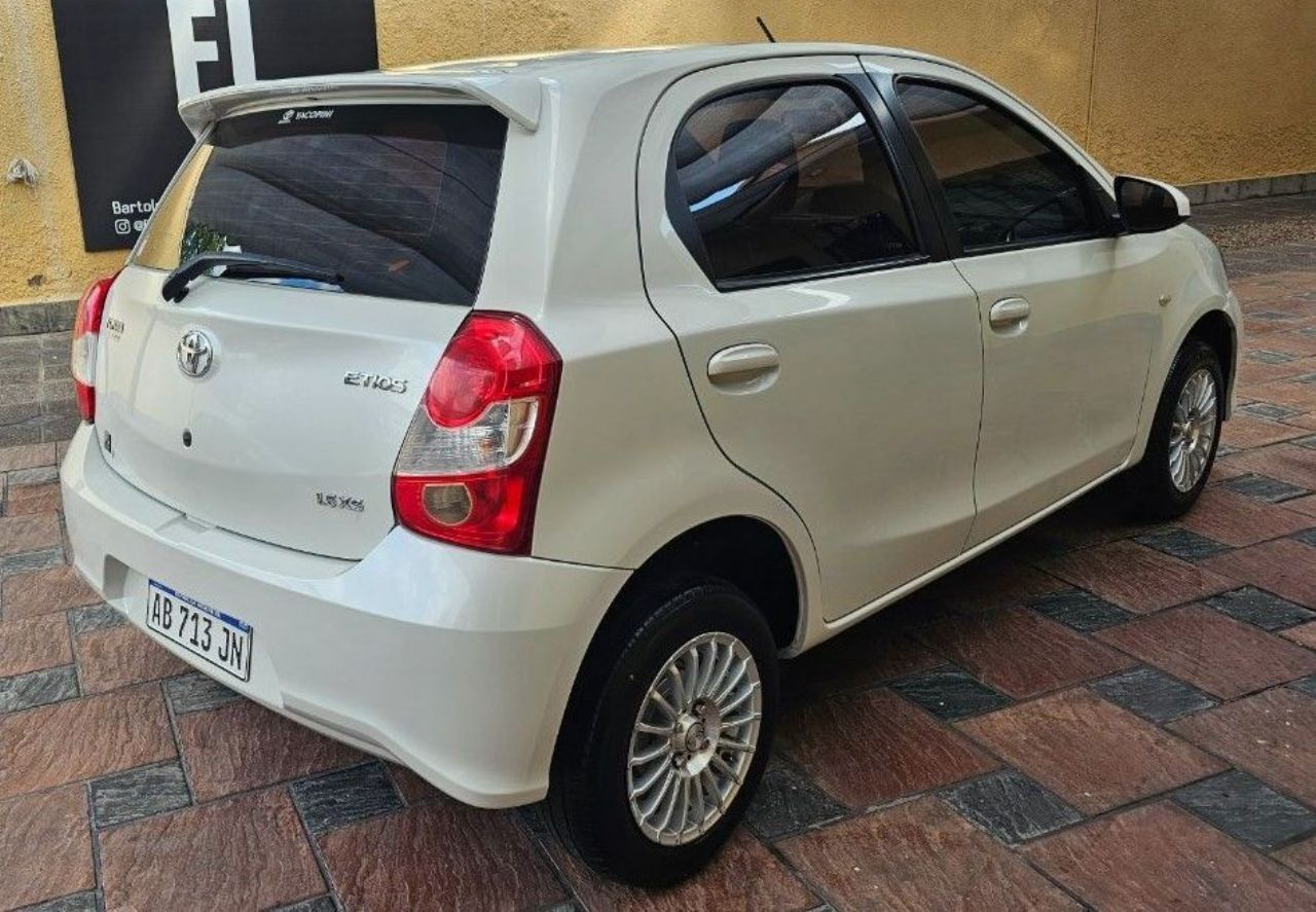 Toyota Etios Usado en Mendoza, deRuedas