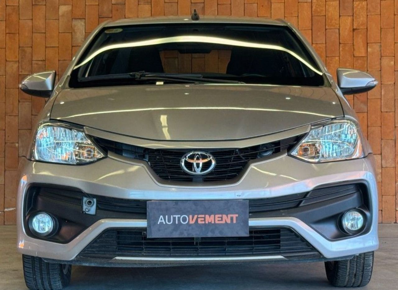 Toyota Etios Usado en Córdoba, deRuedas