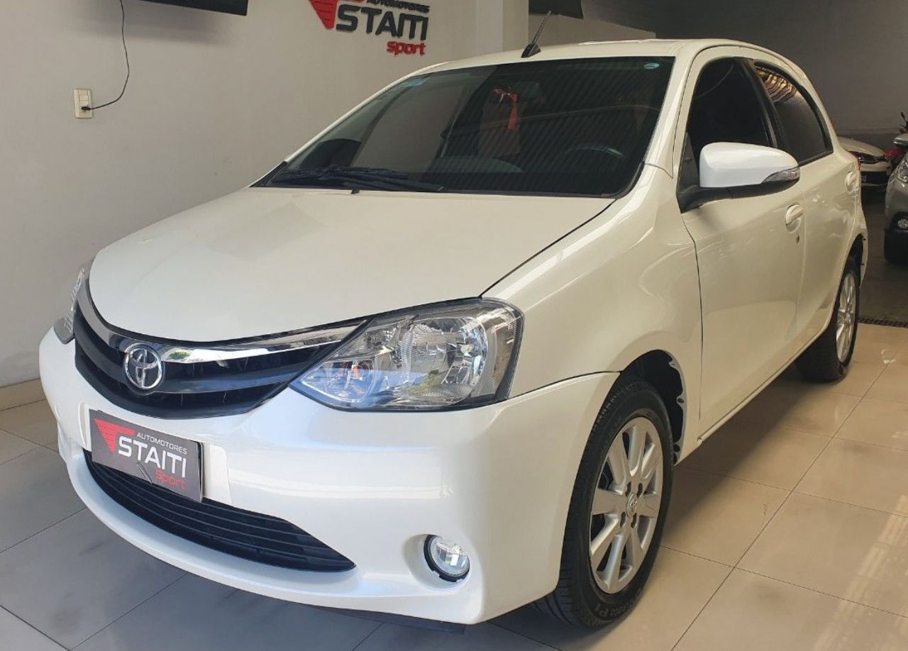 Toyota Etios Usado Financiado en Mendoza, deRuedas