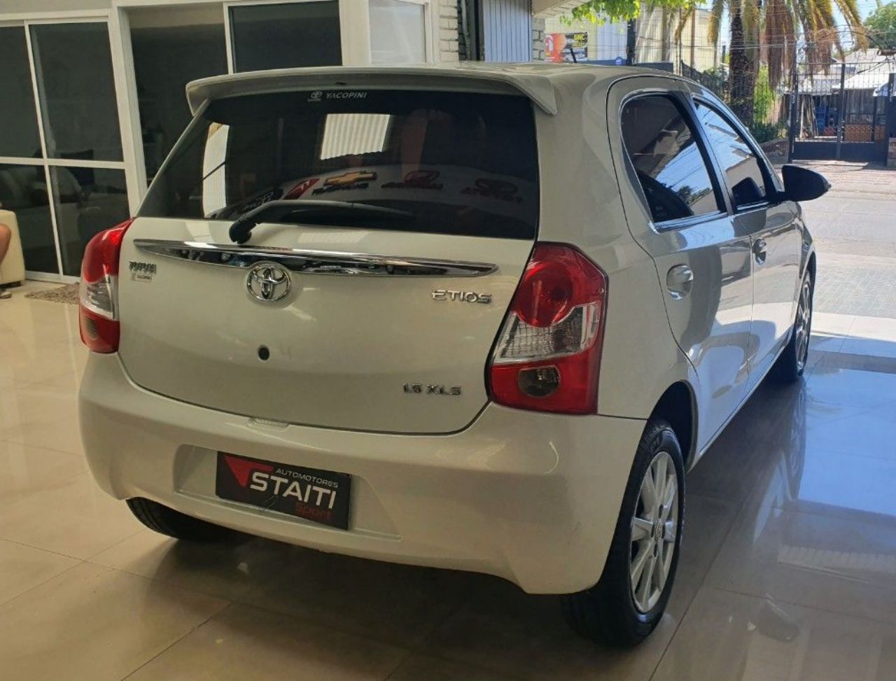 Toyota Etios Usado Financiado en Mendoza, deRuedas