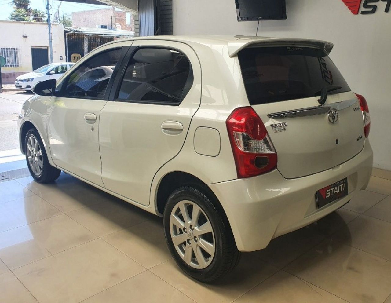 Toyota Etios Usado Financiado en Mendoza, deRuedas