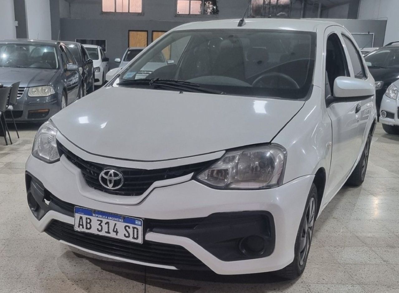 Toyota Etios Usado Financiado en San Luis, deRuedas