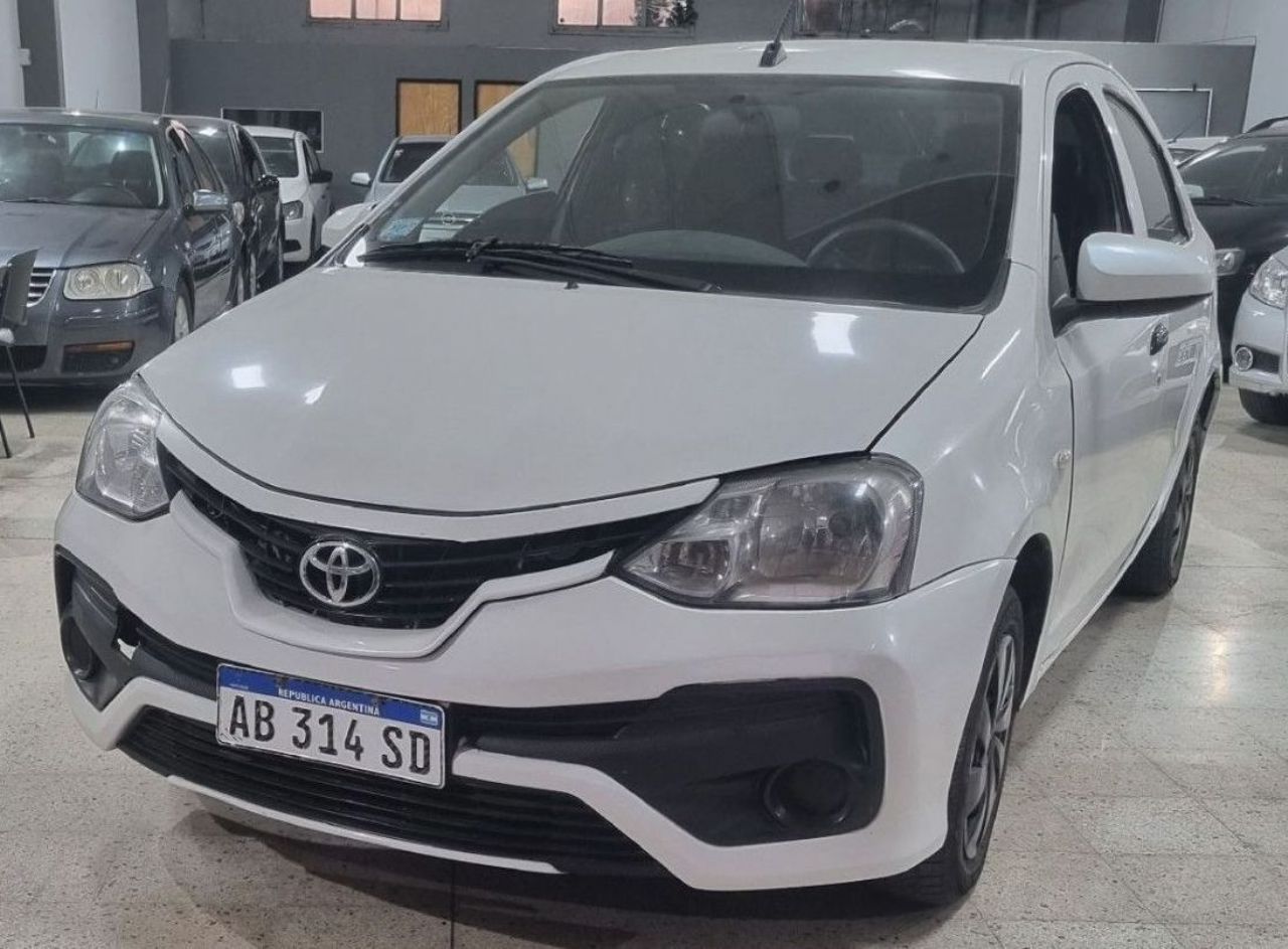 Toyota Etios Usado Financiado en San Luis, deRuedas