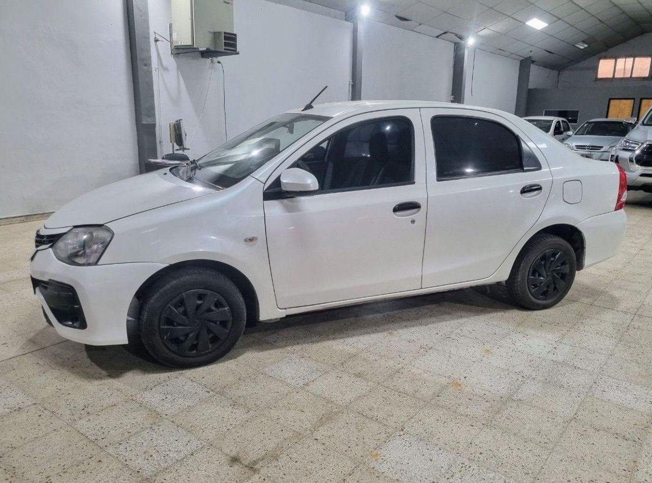 Toyota Etios Usado Financiado en San Luis, deRuedas