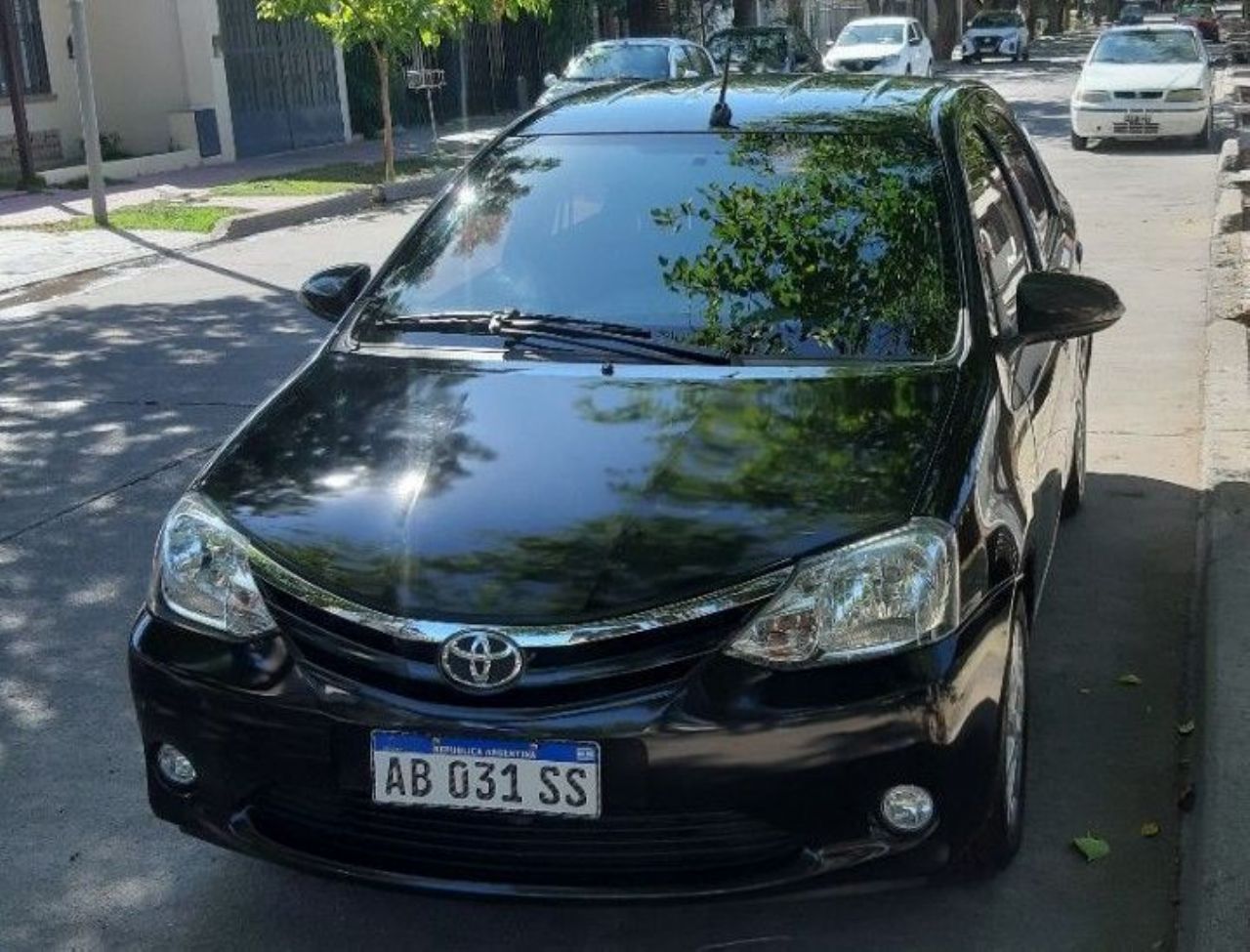 Toyota Etios Usado en Mendoza, deRuedas