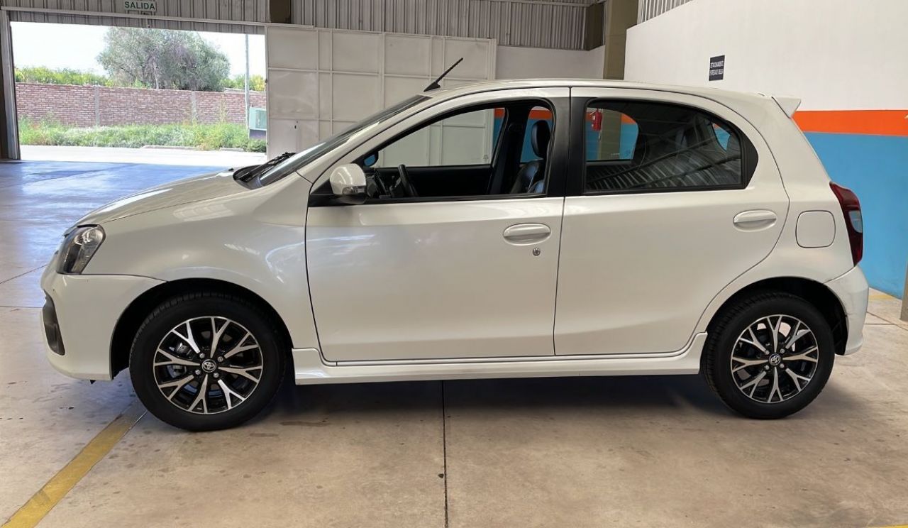 Toyota Etios Usado en Mendoza, deRuedas