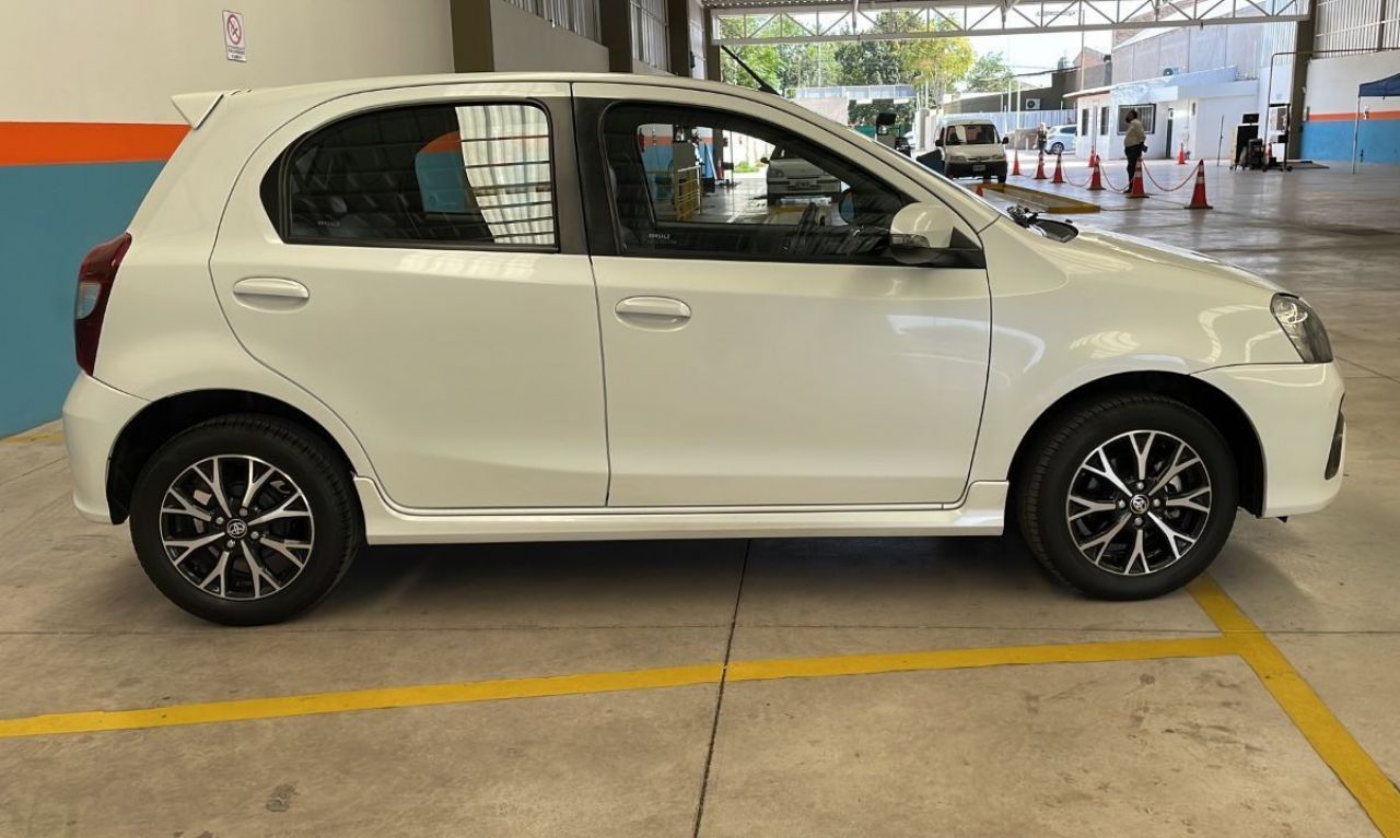 Toyota Etios Usado en Mendoza, deRuedas