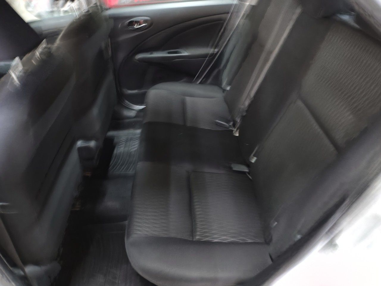 Toyota Etios Usado en Mendoza, deRuedas