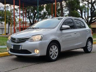 Toyota Etios Usado en Córdoba Financiado