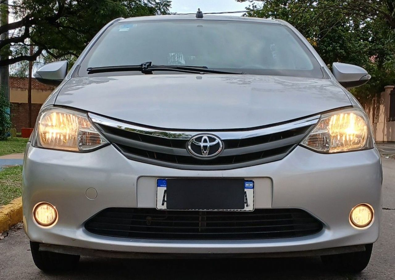 Toyota Etios Usado Financiado en Córdoba, deRuedas