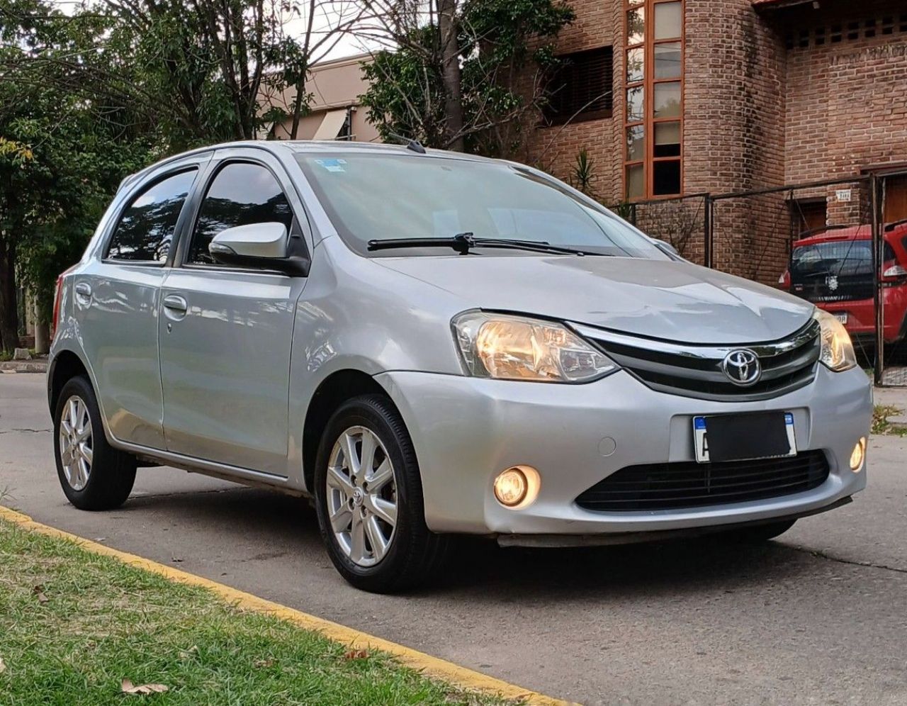 Toyota Etios Usado Financiado en Córdoba, deRuedas