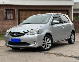 Toyota Etios Usado en Córdoba Financiado