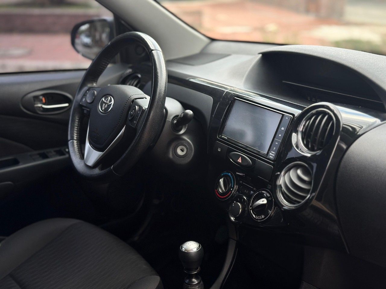 Toyota Etios Usado Financiado en Córdoba, deRuedas