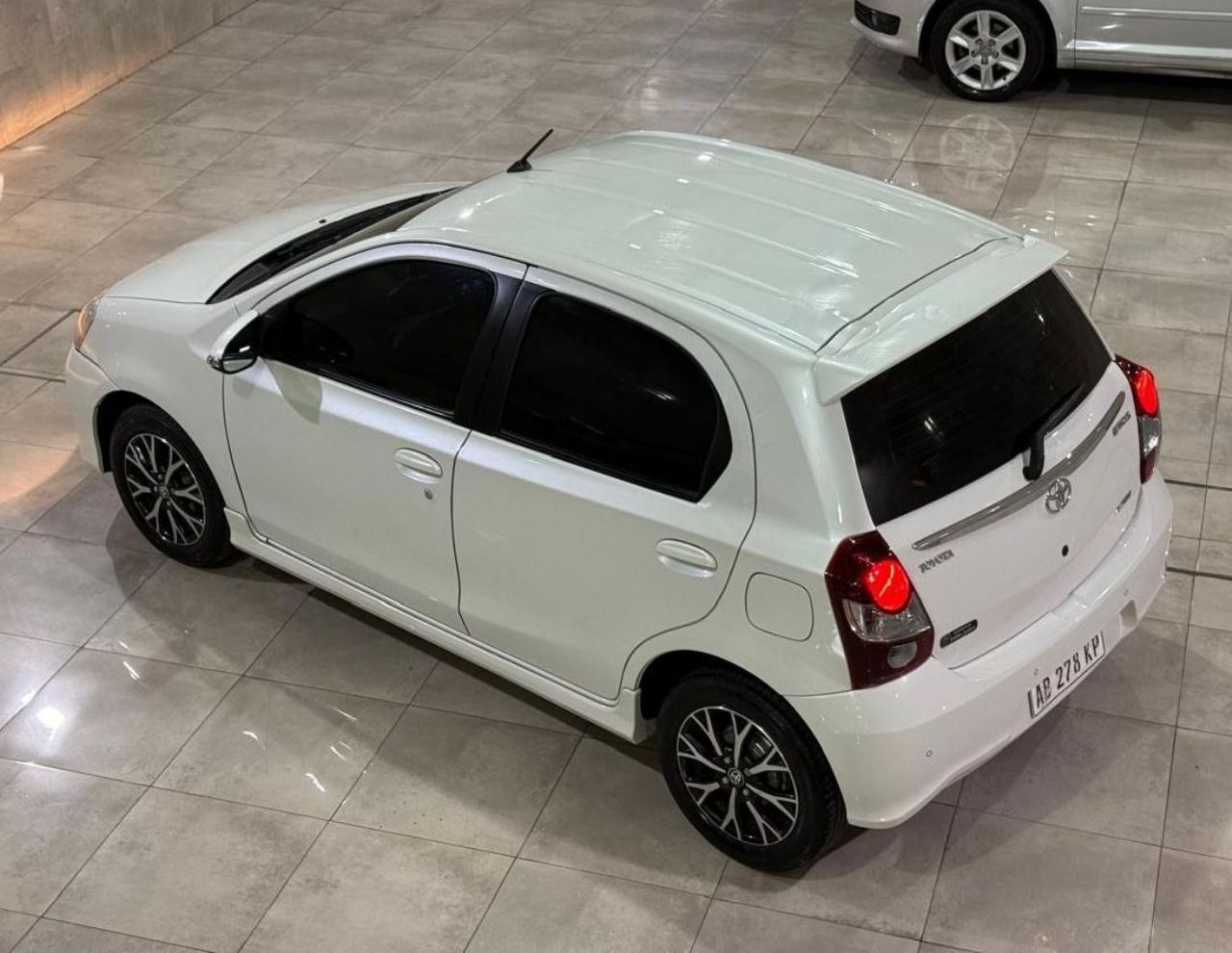 Toyota Etios Usado en Buenos Aires, deRuedas