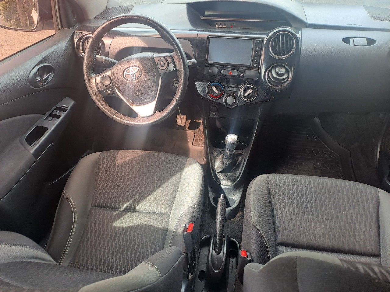 Toyota Etios Usado en Buenos Aires, deRuedas