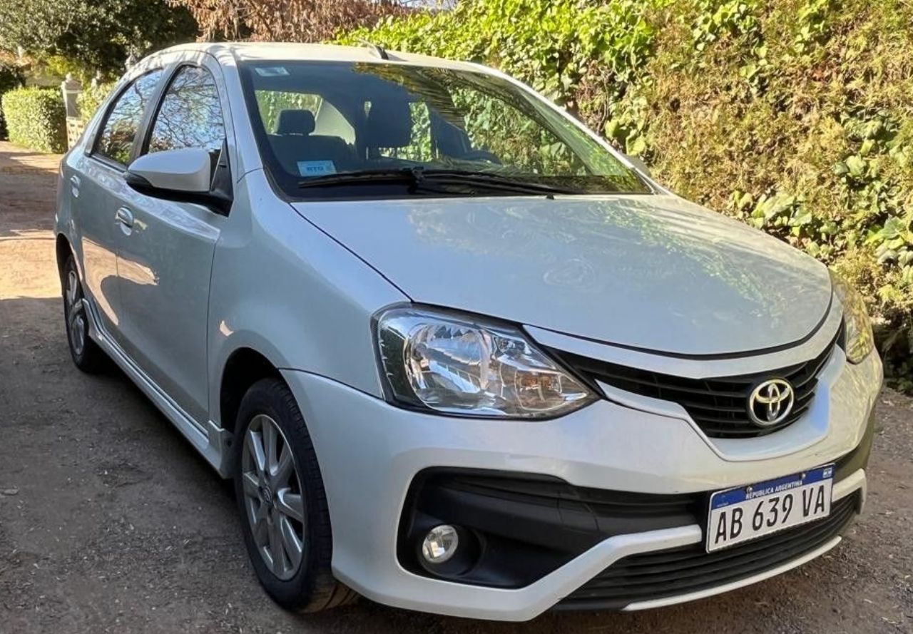 Toyota Etios Usado en Mendoza, deRuedas
