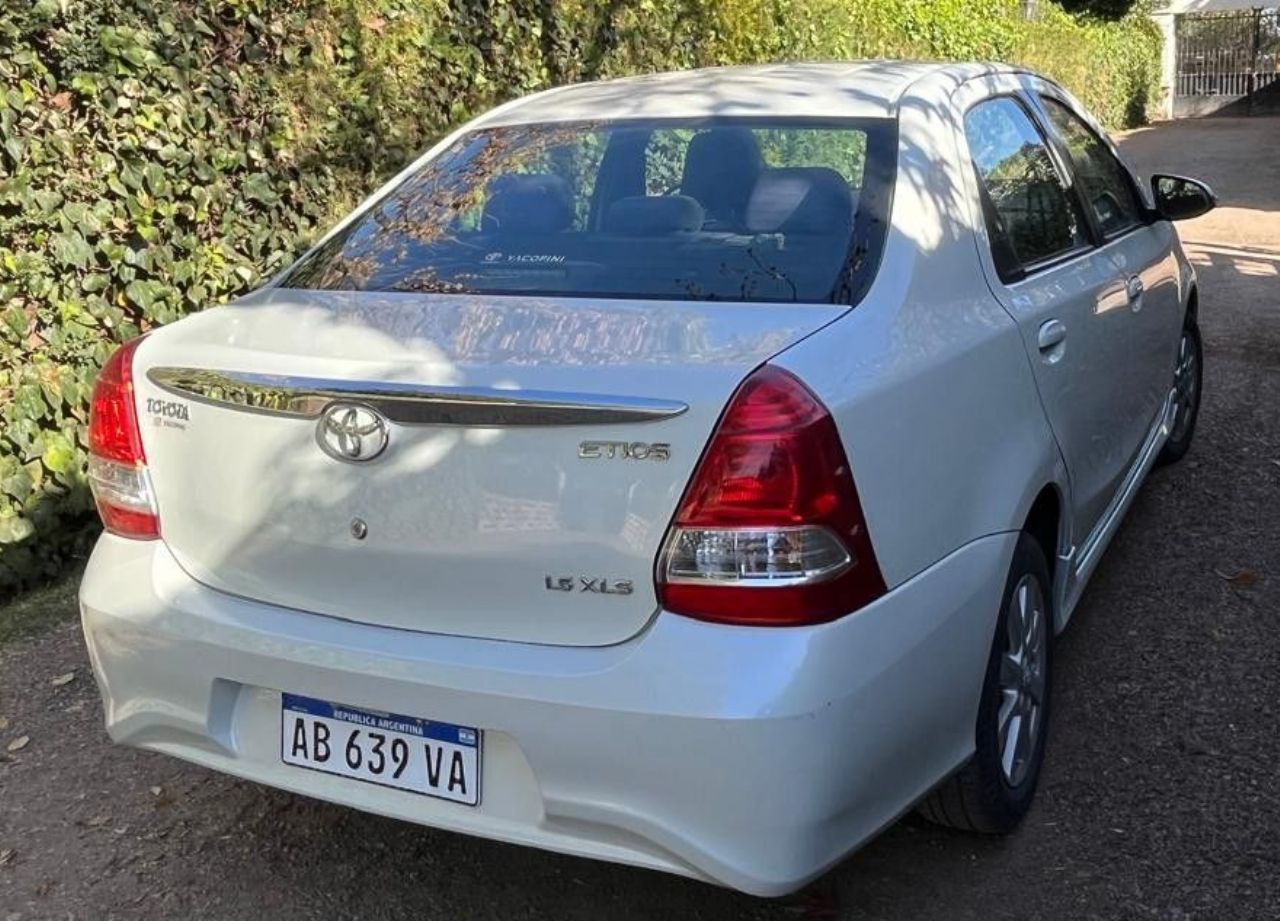 Toyota Etios Usado en Mendoza, deRuedas