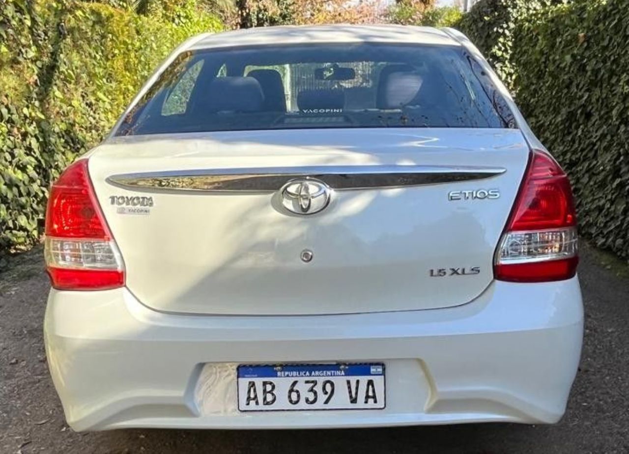 Toyota Etios Usado en Mendoza, deRuedas