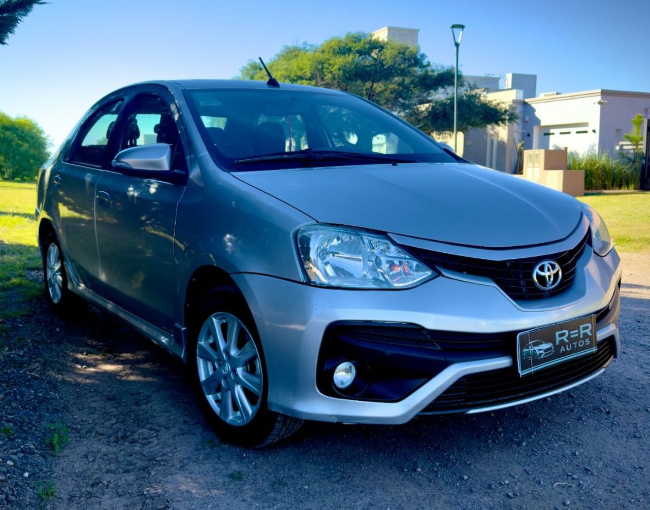 Toyota Etios Usado Financiado en Córdoba, deRuedas