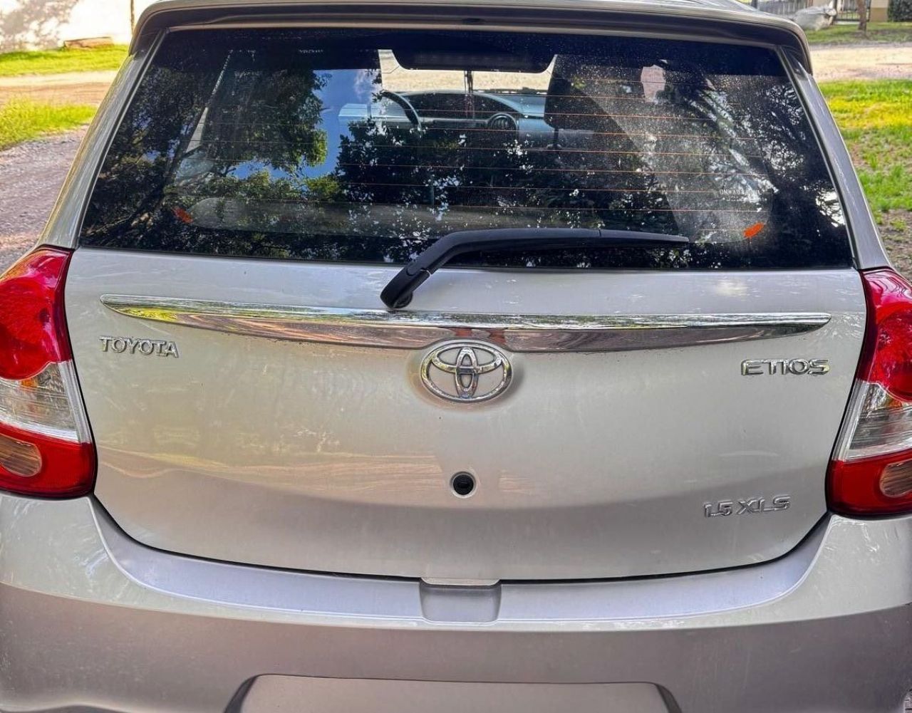 Toyota Etios Usado en Buenos Aires, deRuedas