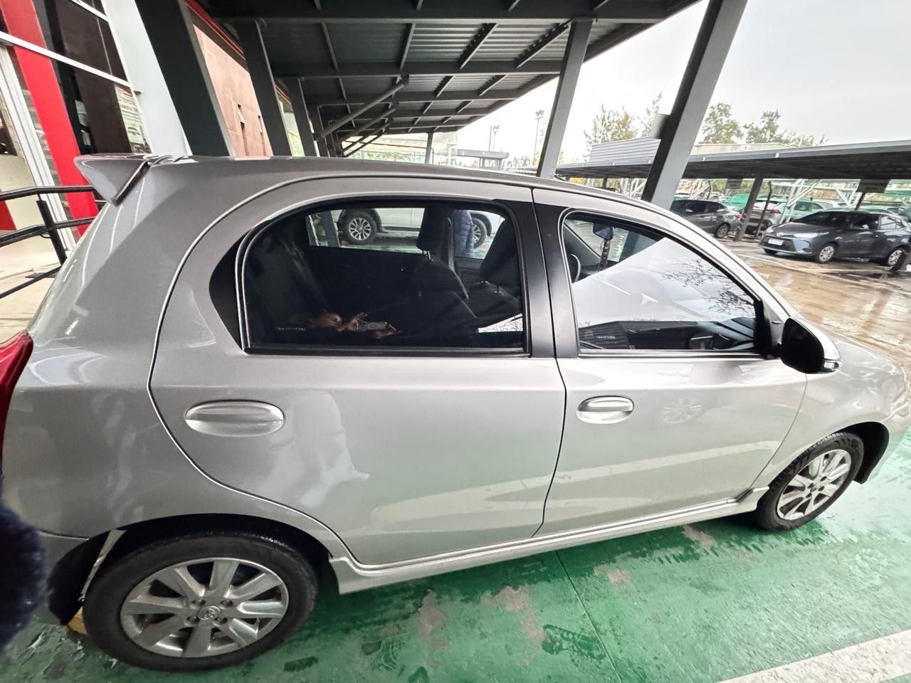 Toyota Etios Usado en Buenos Aires, deRuedas