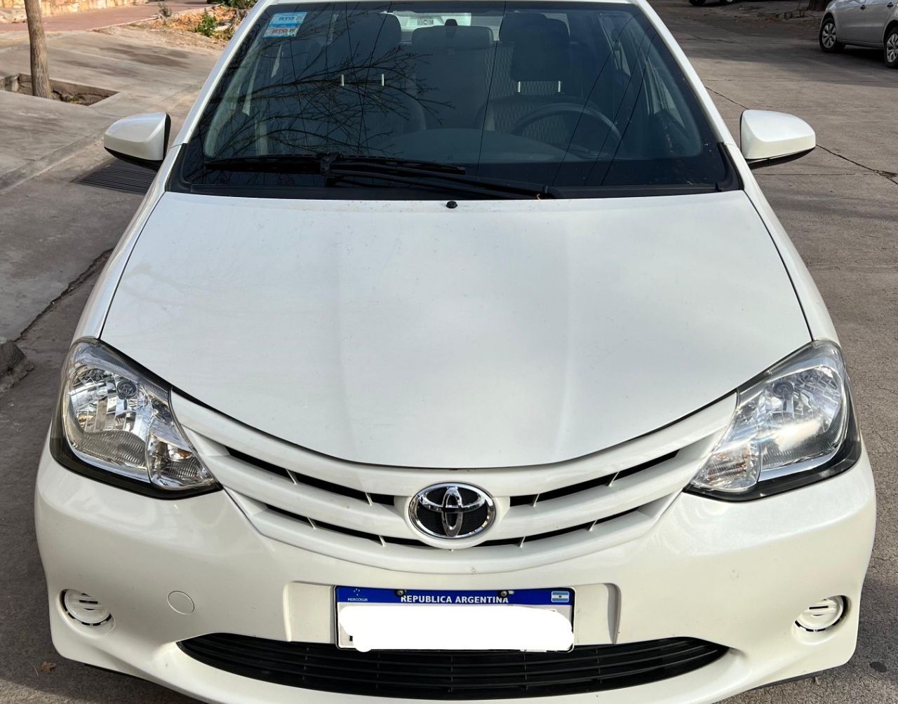 Toyota Etios Usado en Mendoza, deRuedas
