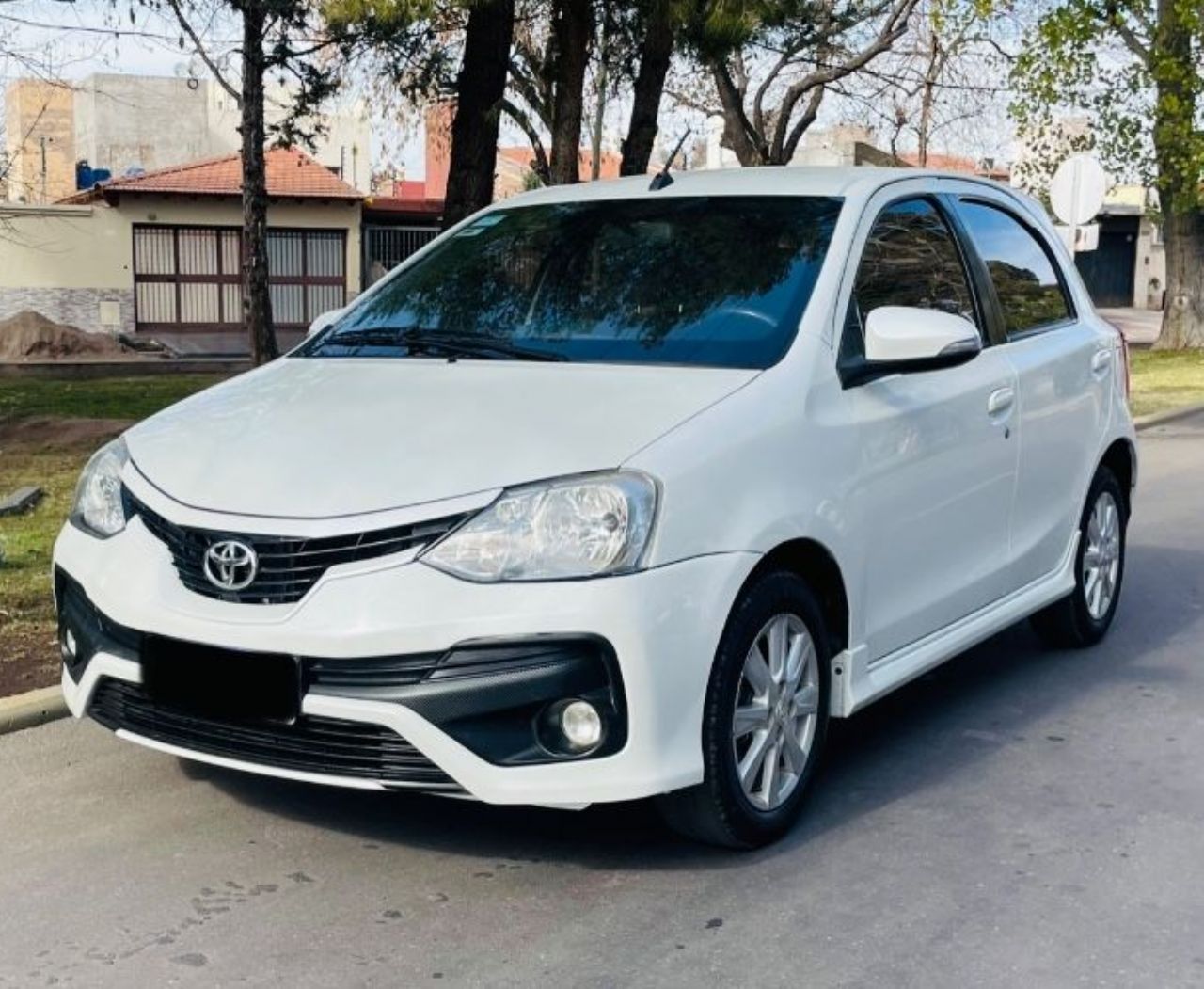 Toyota Etios Usado Financiado en Mendoza, deRuedas
