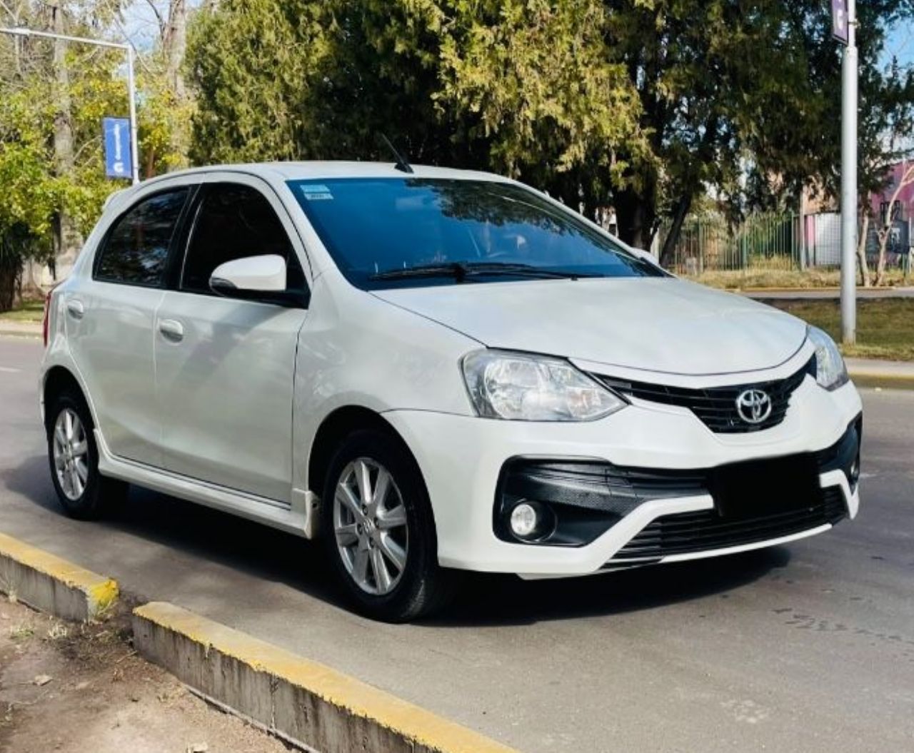 Toyota Etios Usado Financiado en Mendoza, deRuedas