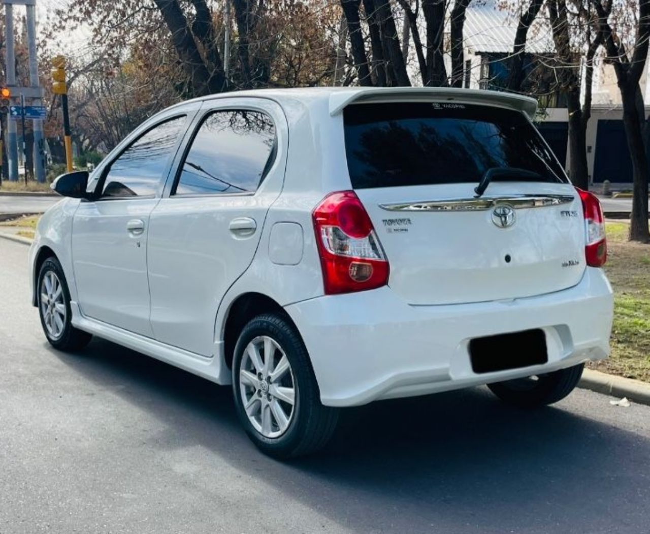 Toyota Etios Usado Financiado en Mendoza, deRuedas