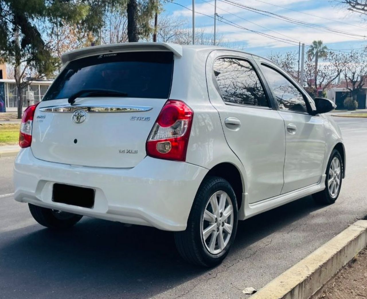 Toyota Etios Usado Financiado en Mendoza, deRuedas