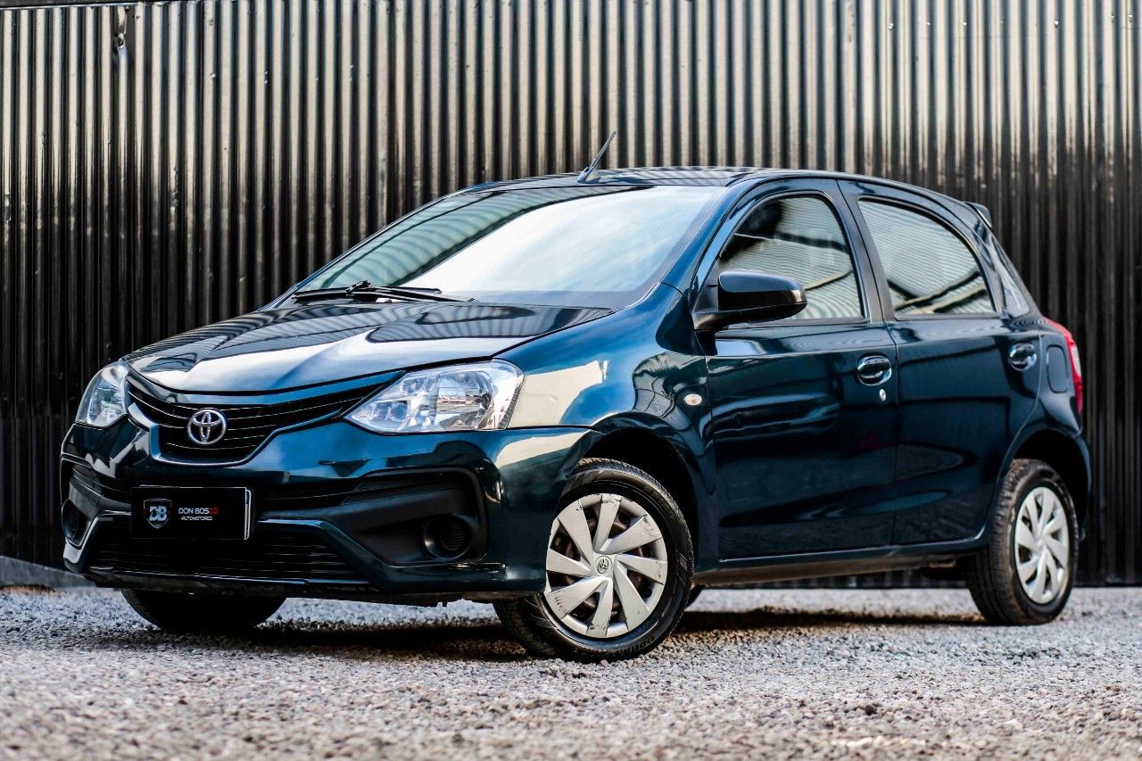 Toyota Etios Usado Financiado en Córdoba, deRuedas