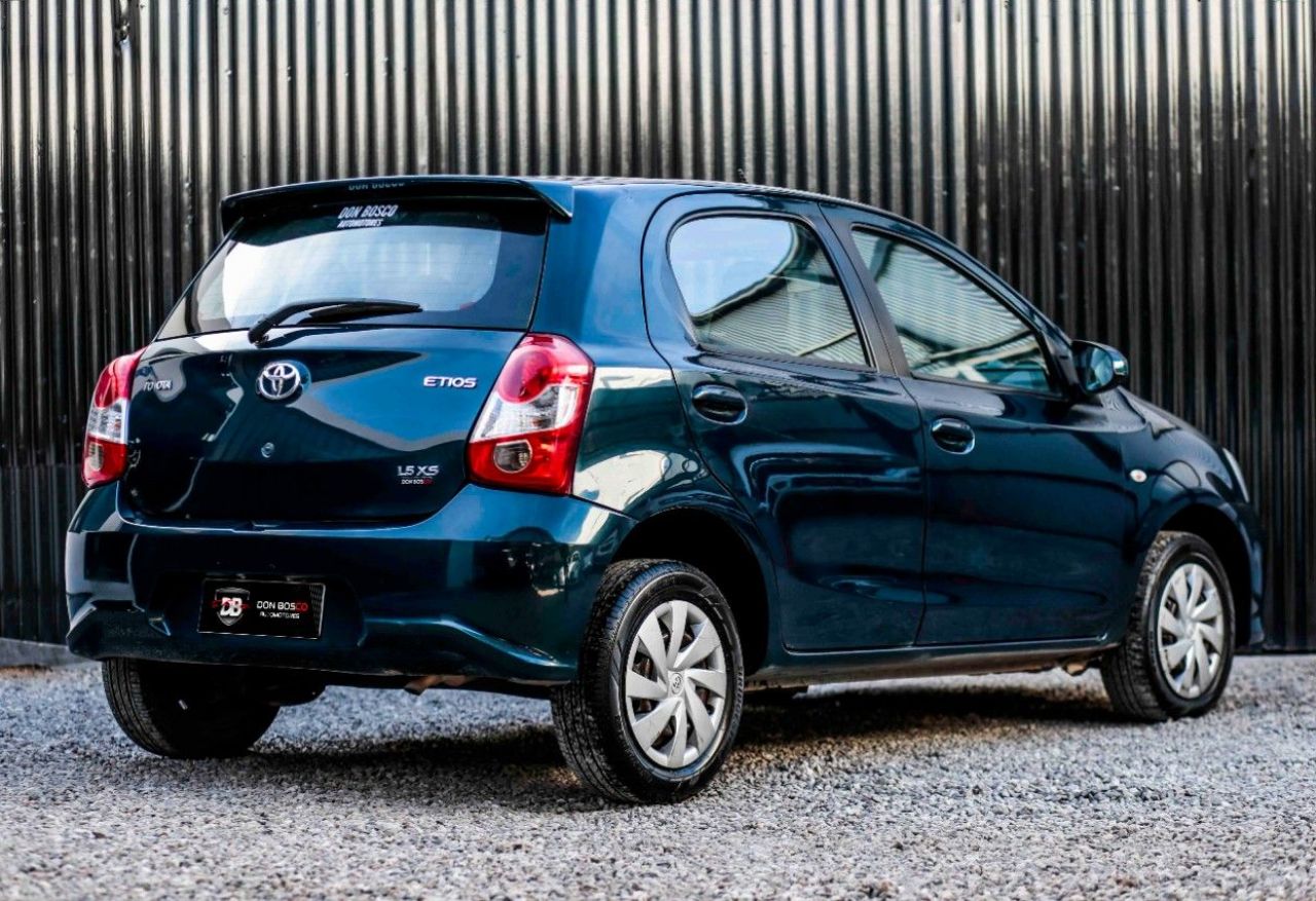 Toyota Etios Usado Financiado en Córdoba, deRuedas