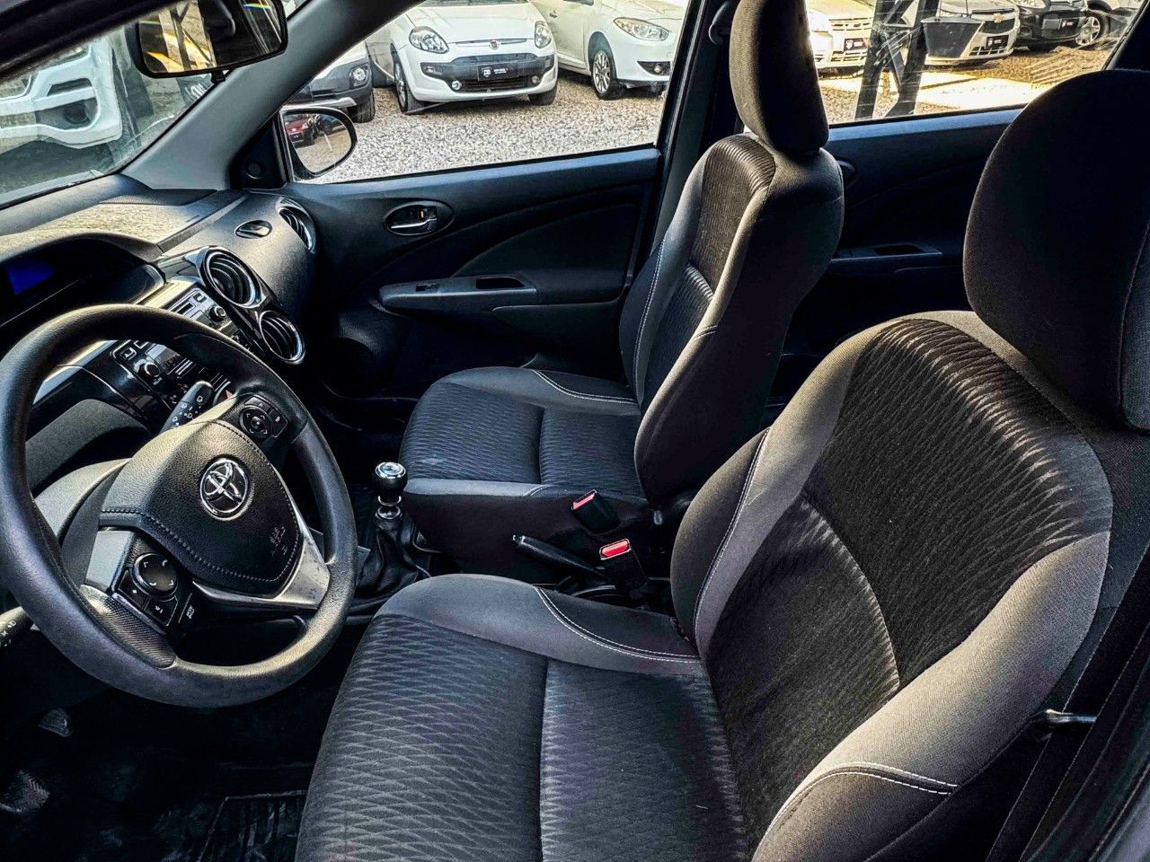Toyota Etios Usado Financiado en Córdoba, deRuedas