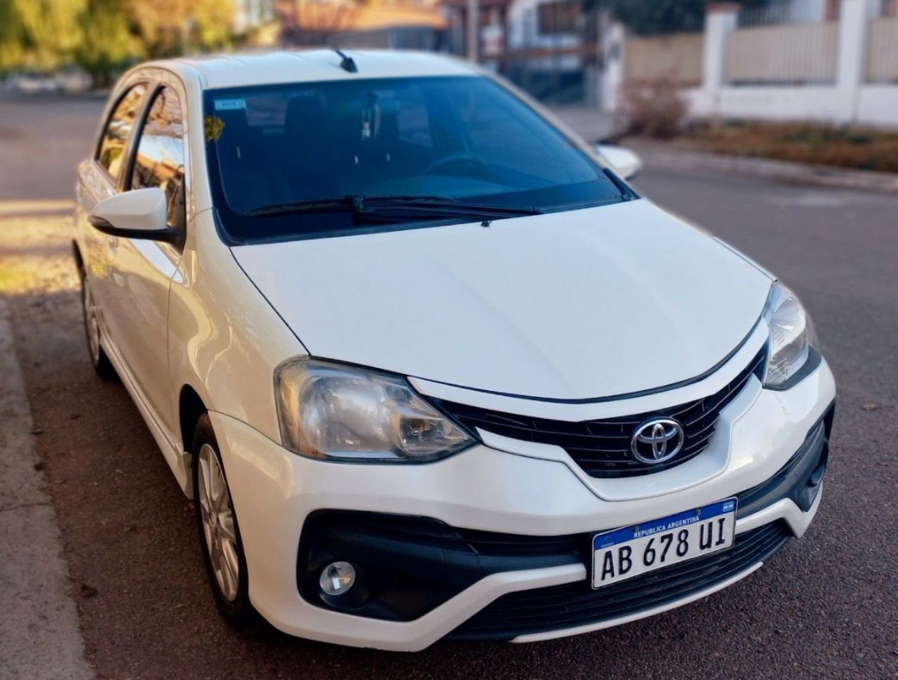Toyota Etios Usado en Mendoza, deRuedas