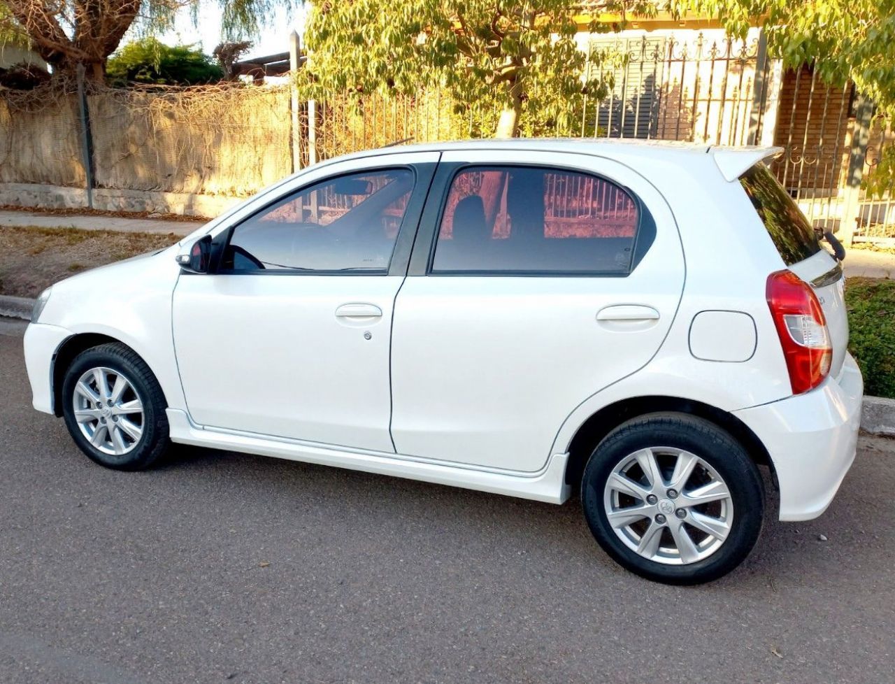 Toyota Etios Usado en Mendoza, deRuedas