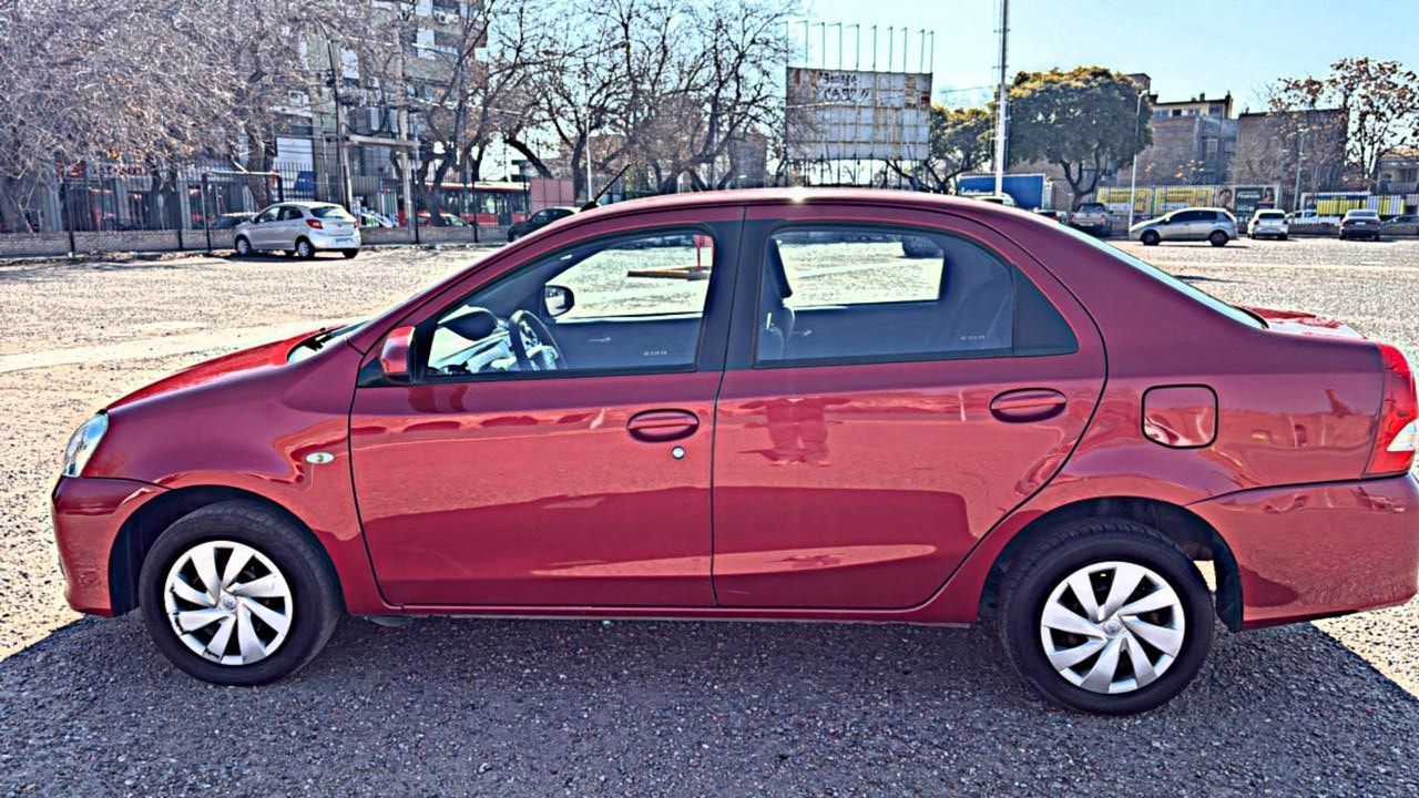 Toyota Etios Usado Financiado en Mendoza, deRuedas