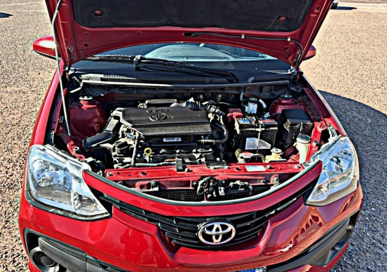 Toyota Etios Usado Financiado en Mendoza, deRuedas