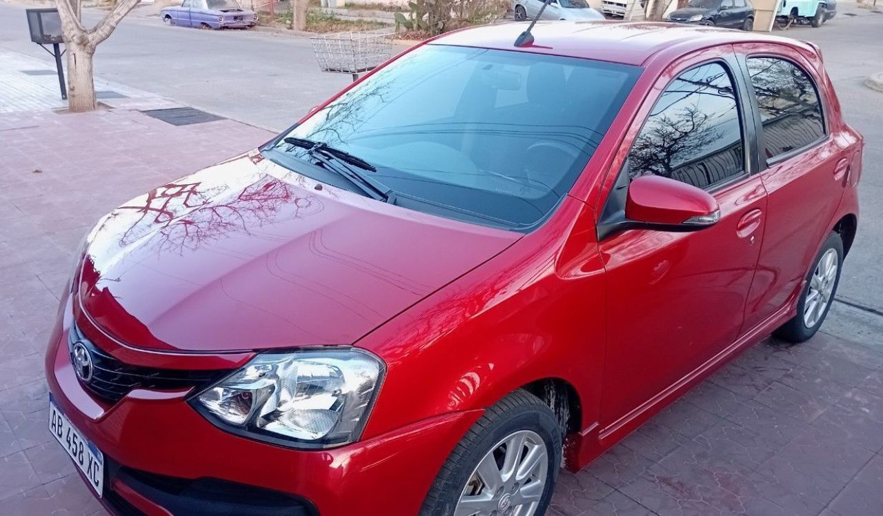 Toyota Etios Usado en Mendoza, deRuedas