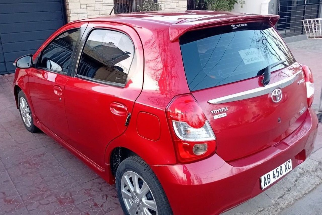 Toyota Etios Usado en Mendoza, deRuedas