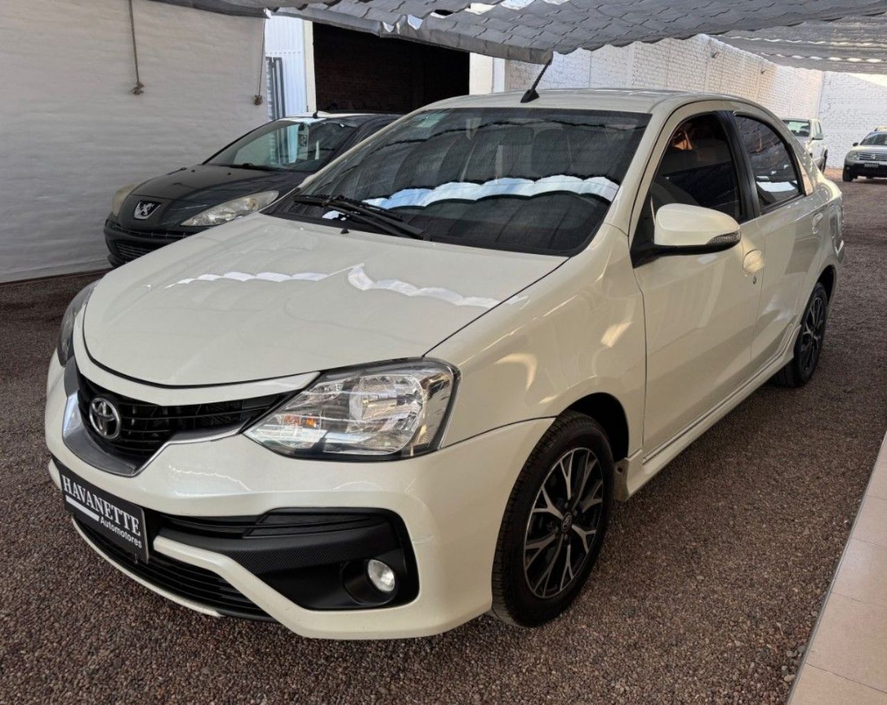 Toyota Etios Usado Financiado en Mendoza, deRuedas